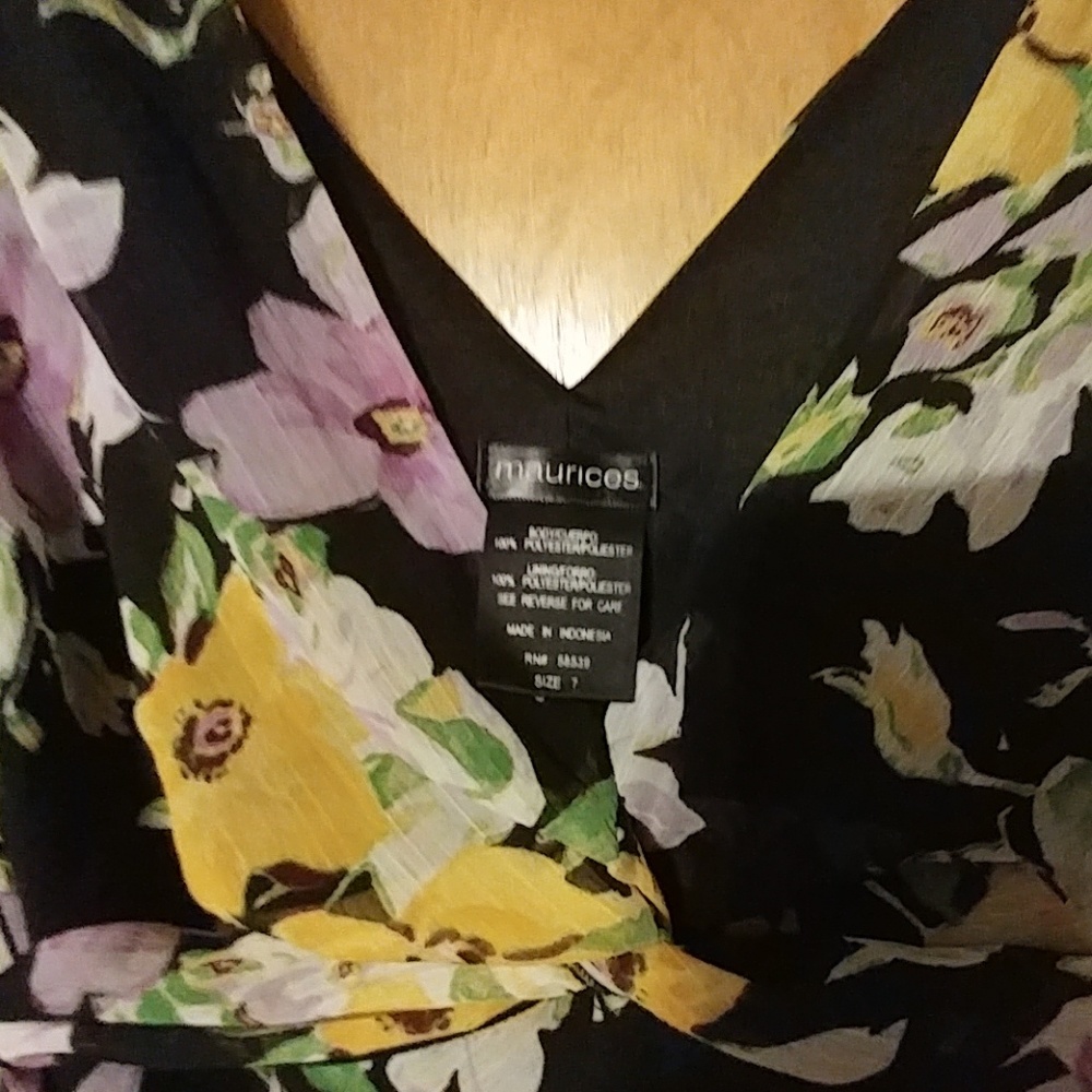 Floral v-neck dress - Picture 3 of 4